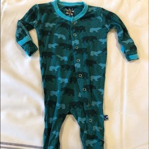 Lot of 6 baby jammies 0-3 months